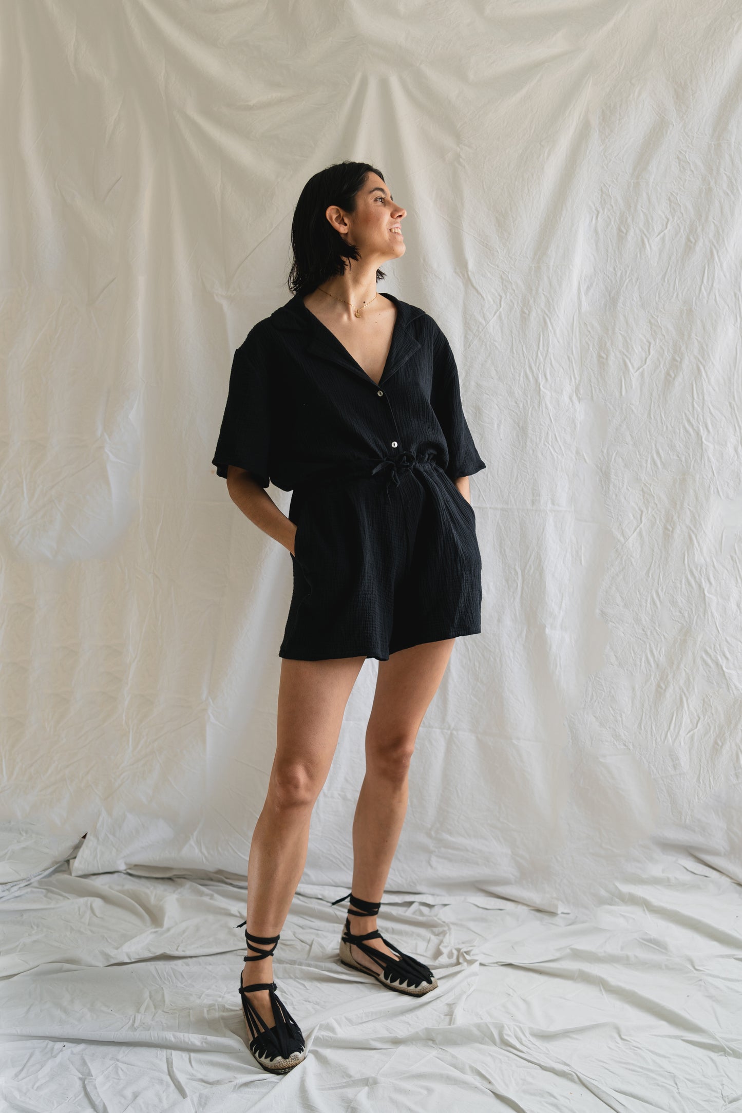 LOOK CAMISA TEGA NEGRO + SHORTS ALAIN NEGRO